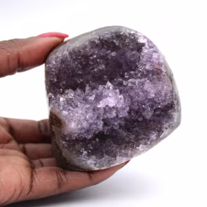 Brasiliansk ametistgeod: Dekoration och mineralogi