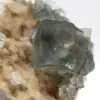 Grönt fluoritmineral: Kristaller på matris för dekoration - 7