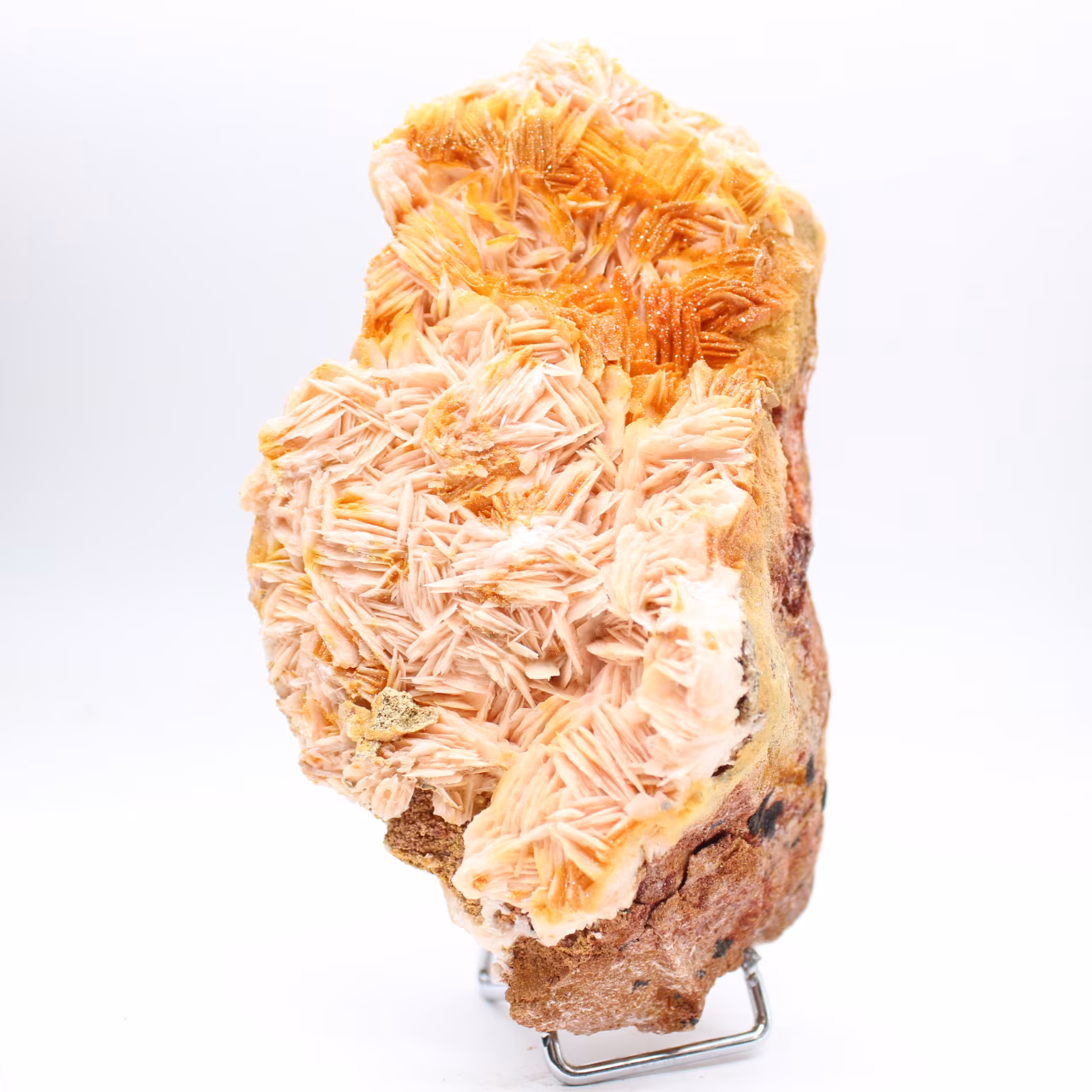 Marockansk orange baryt med strukturerade kristaller