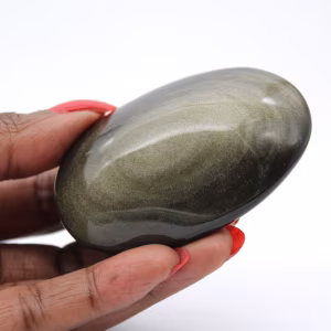 Sliten sten av gyllene obsidian från Mexiko, samlarsten