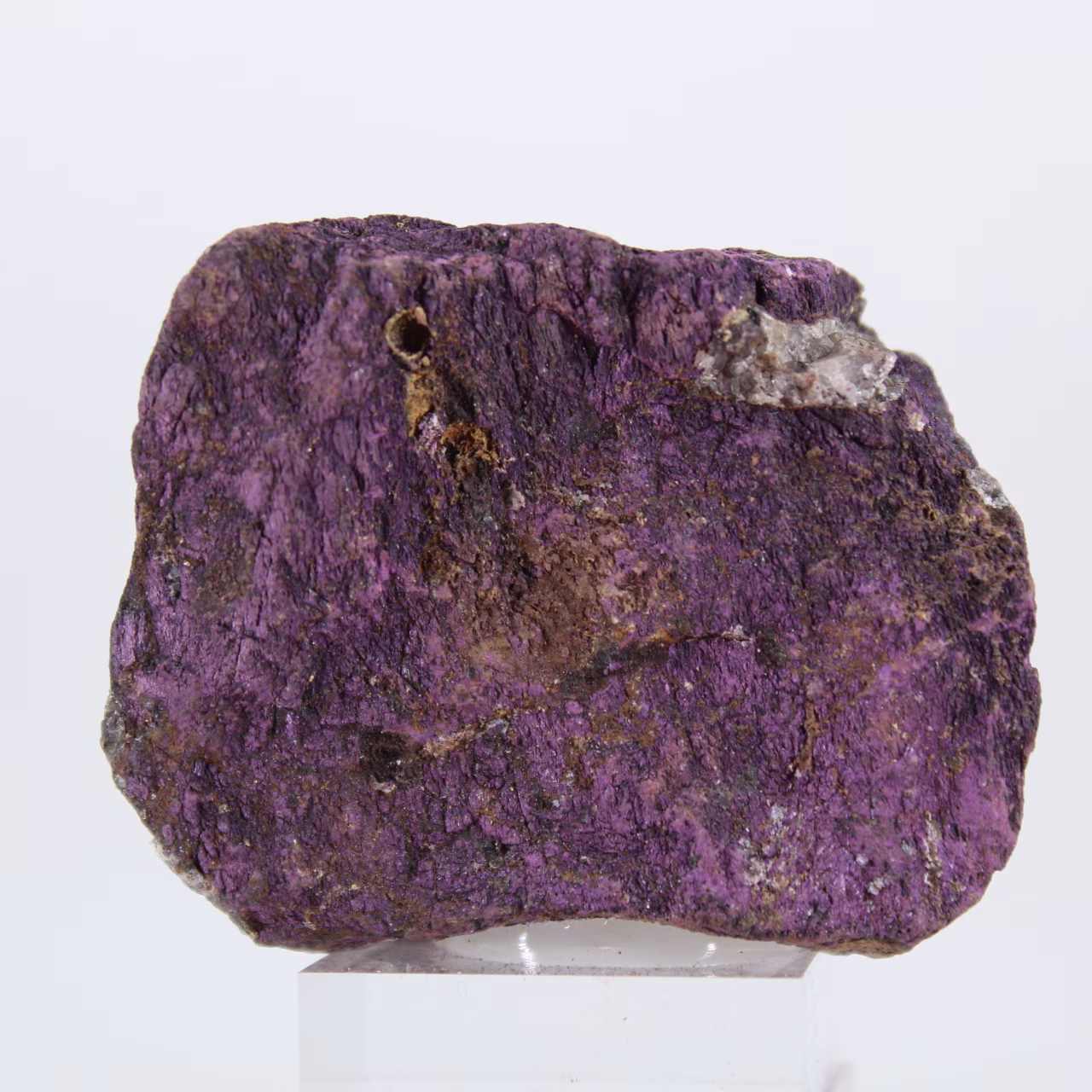 Purpurit från Portugal på sockel – Rått mineralspecimen